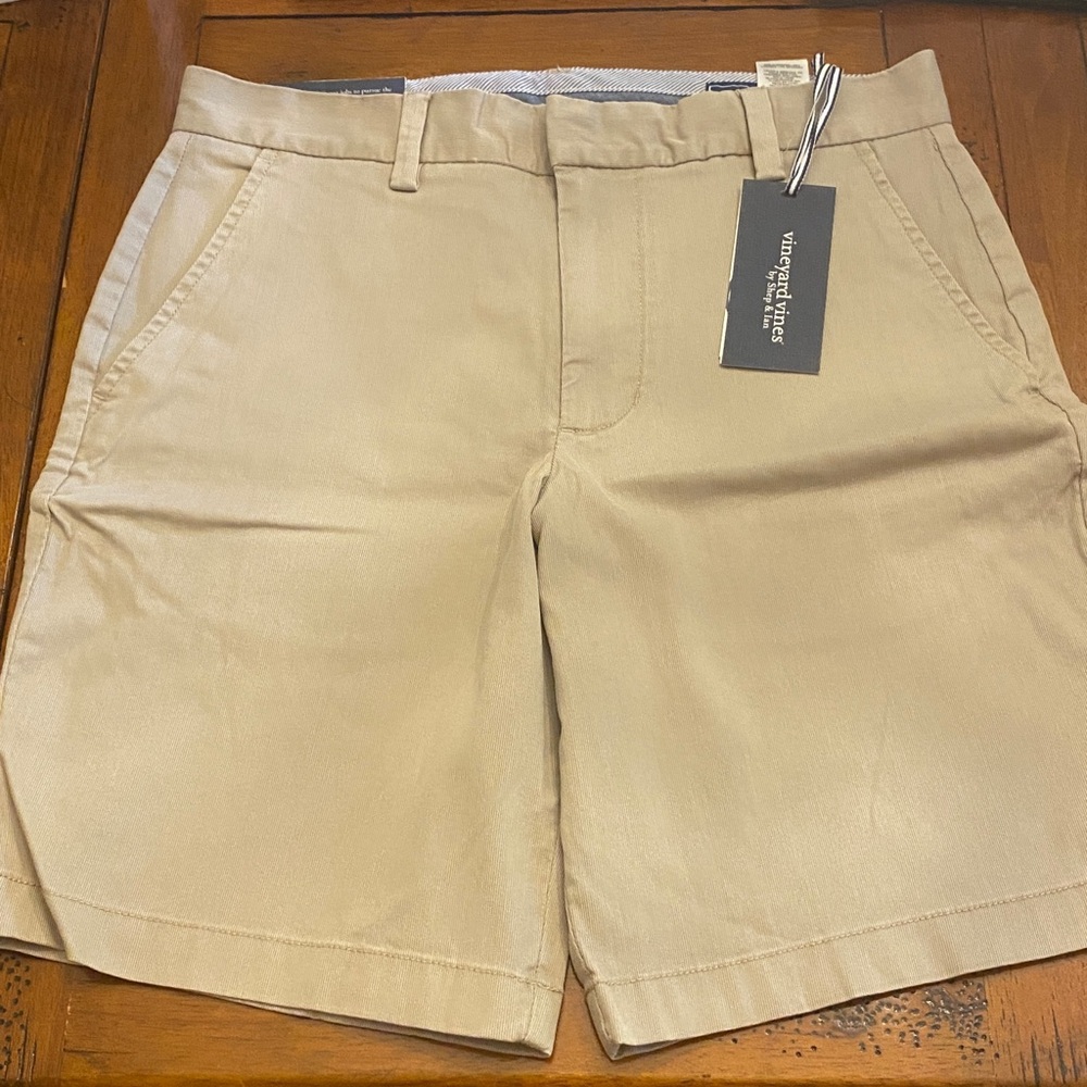 Vineyard Vines NWT Khaki 9” Commodore Shorts 28” Waist